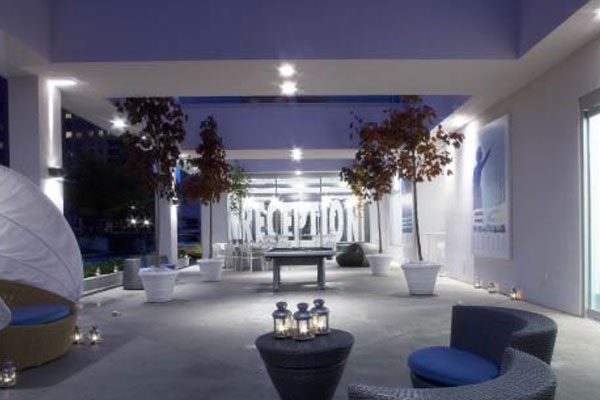 High Rise, Malen, 83 Redpath, Presentation Center-2